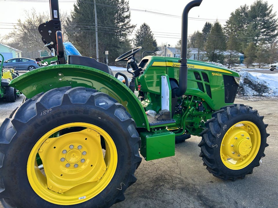 John Deere 5060E