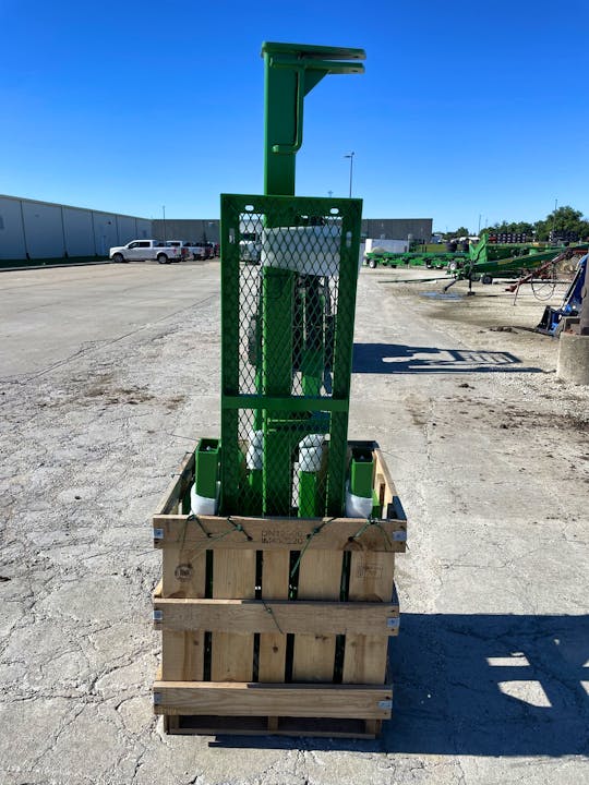 John Deere Five-Tine Round Bale and Silage Grapple with Grille
