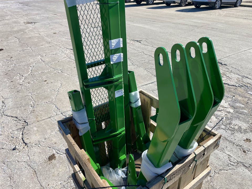 John Deere Five-Tine Round Bale and Silage Grapple with Grille