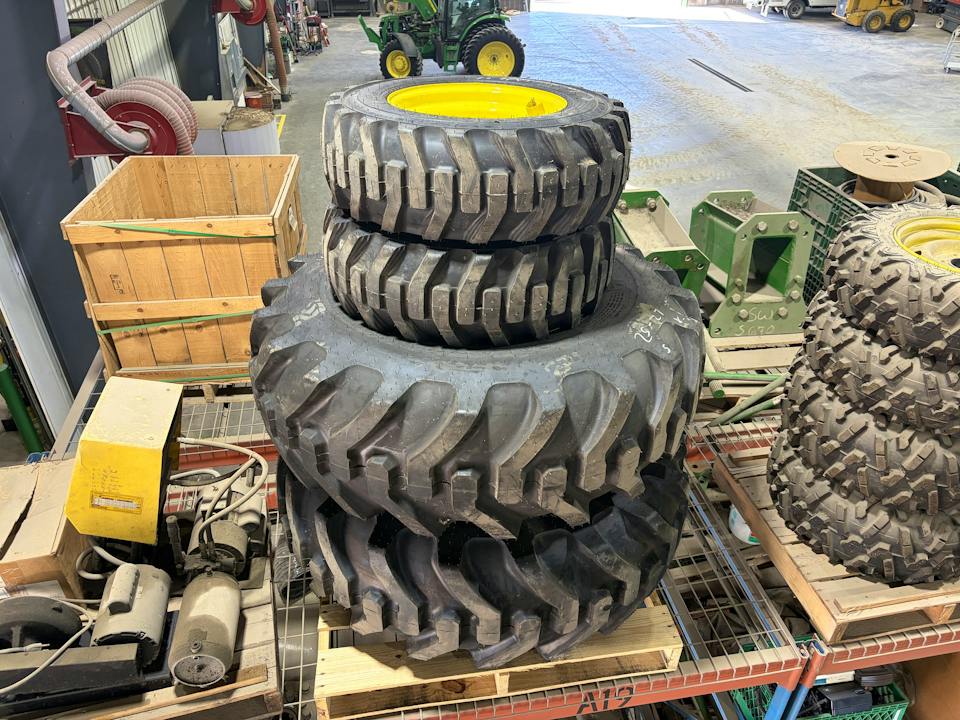 John Deere R4 Tires