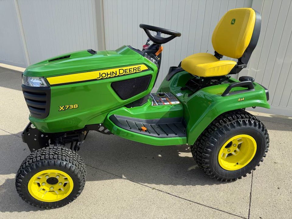 John Deere X738