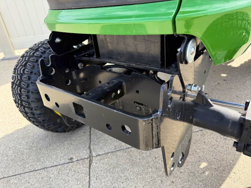 John Deere X738
