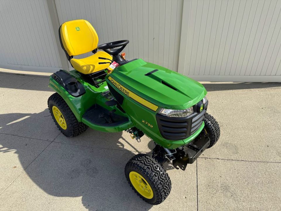 John Deere X739