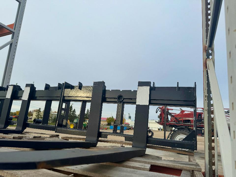 TITAN ATTACHMENTS 42 PALLET FORKS