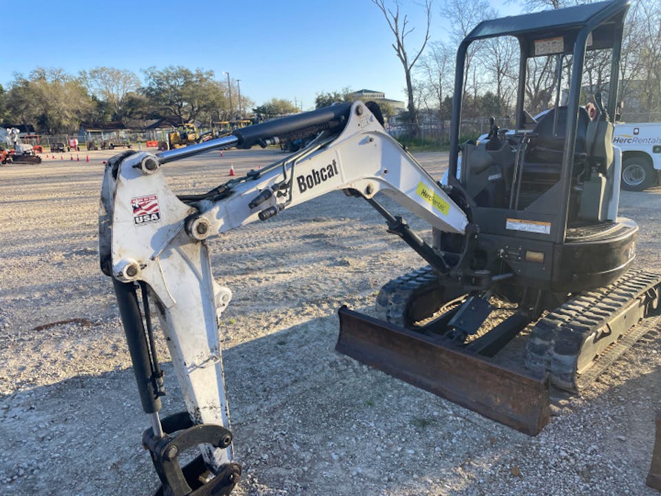 Bobcat E26