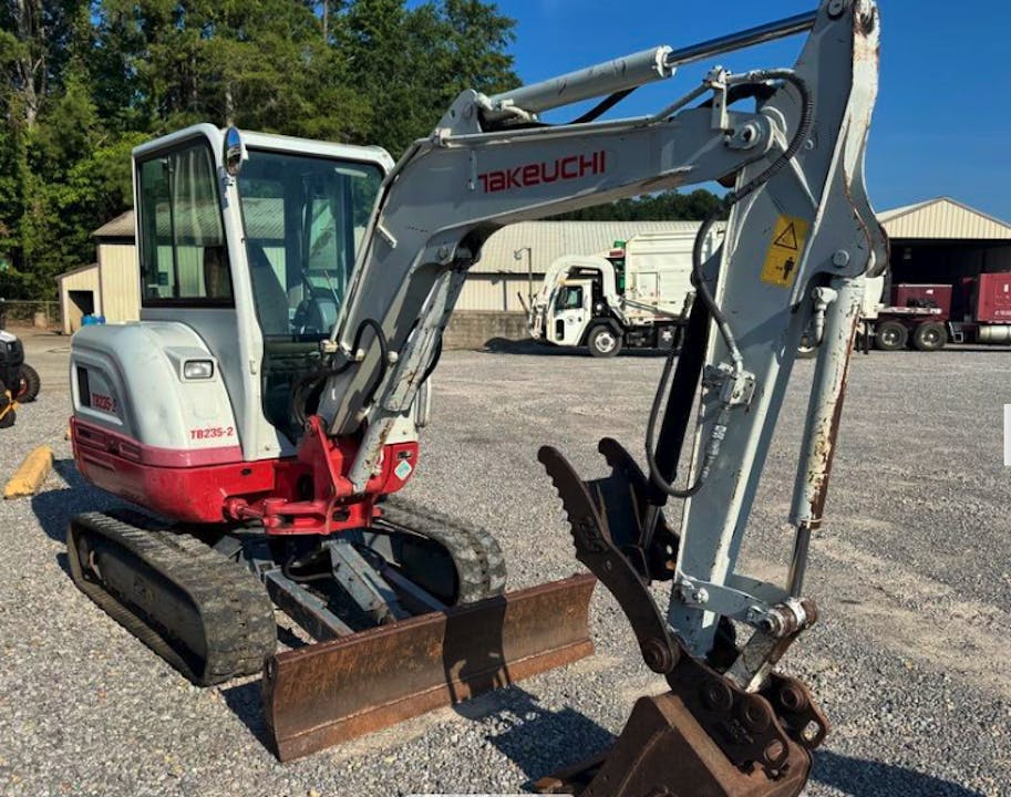 Takeuchi  TB235