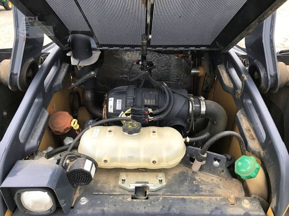 Deere 324E