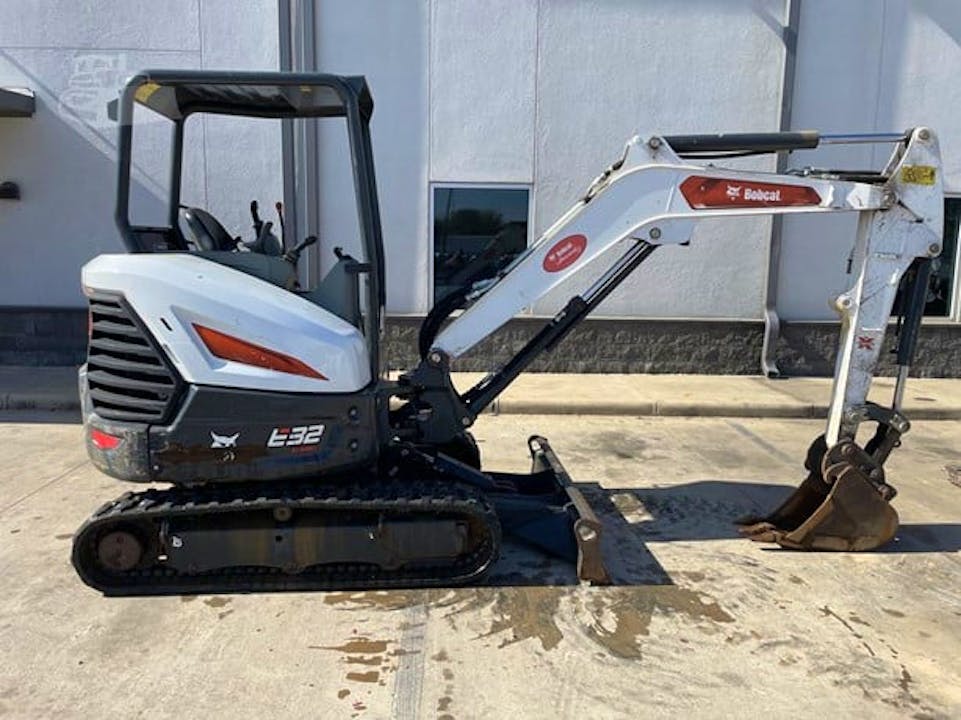 Bobcat E32
