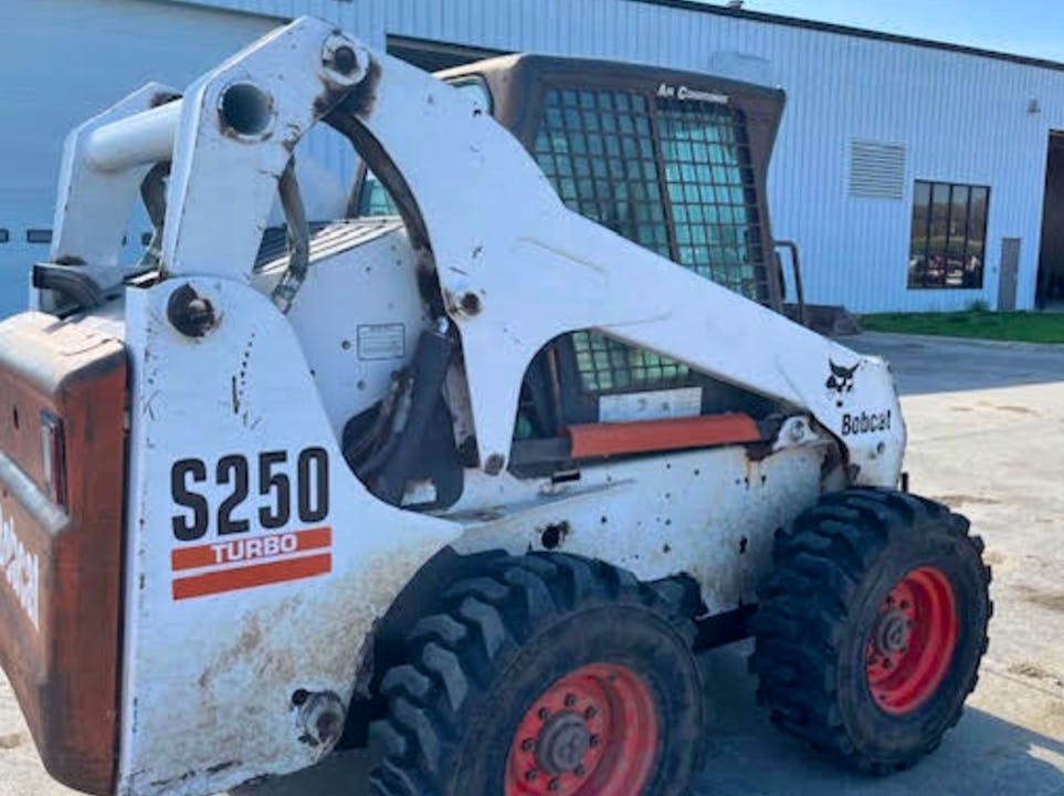 BOBCAT S250