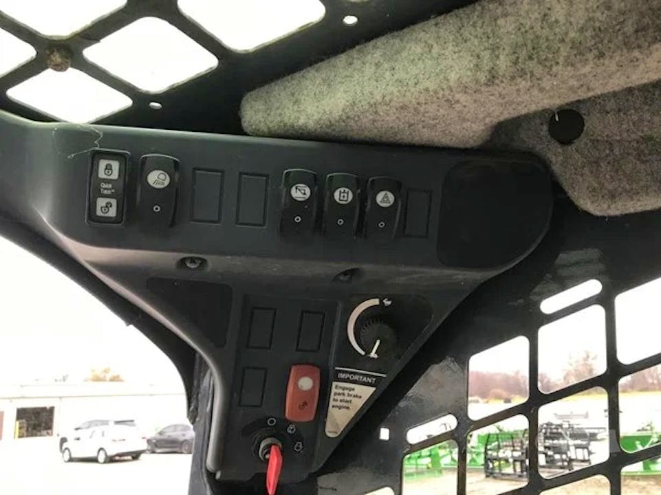 Deere 324E