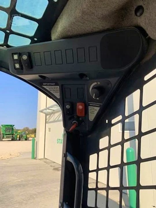Deere 318D
